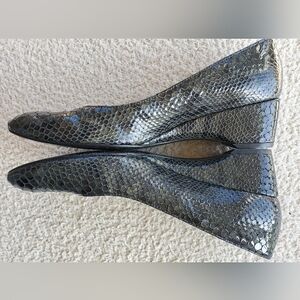 Stuart Weitzman Black /Dark Green Snakeskin Women's Heel Wedges BEAUTIFUL 8.5